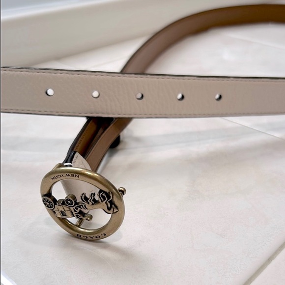 Coach horse and carriage buckle belt White refined calf leather size Large - Picture 4 of 5